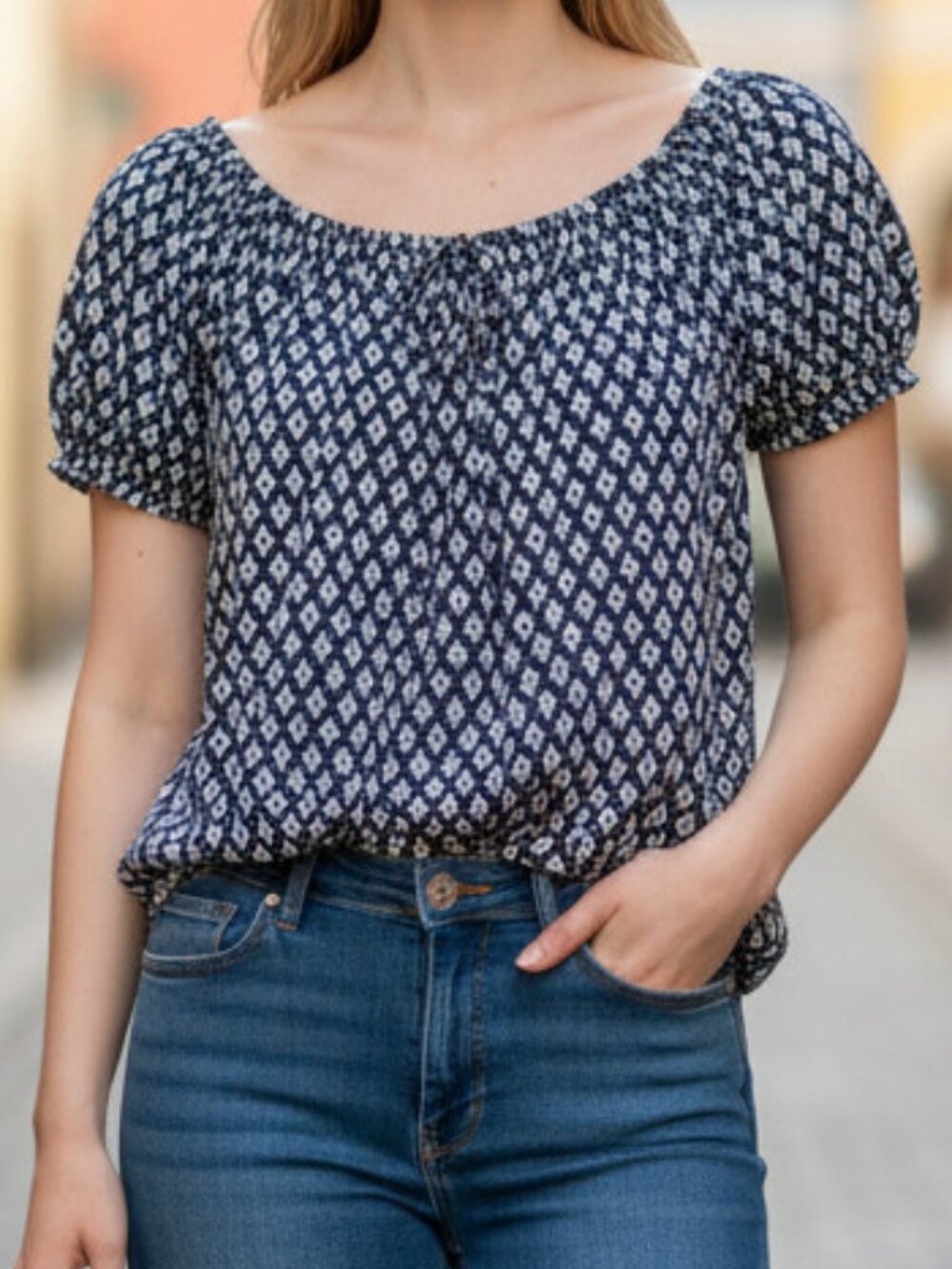 Max Studio Blue/White Geometric Print Short Sleeved peasant blouse Size Large